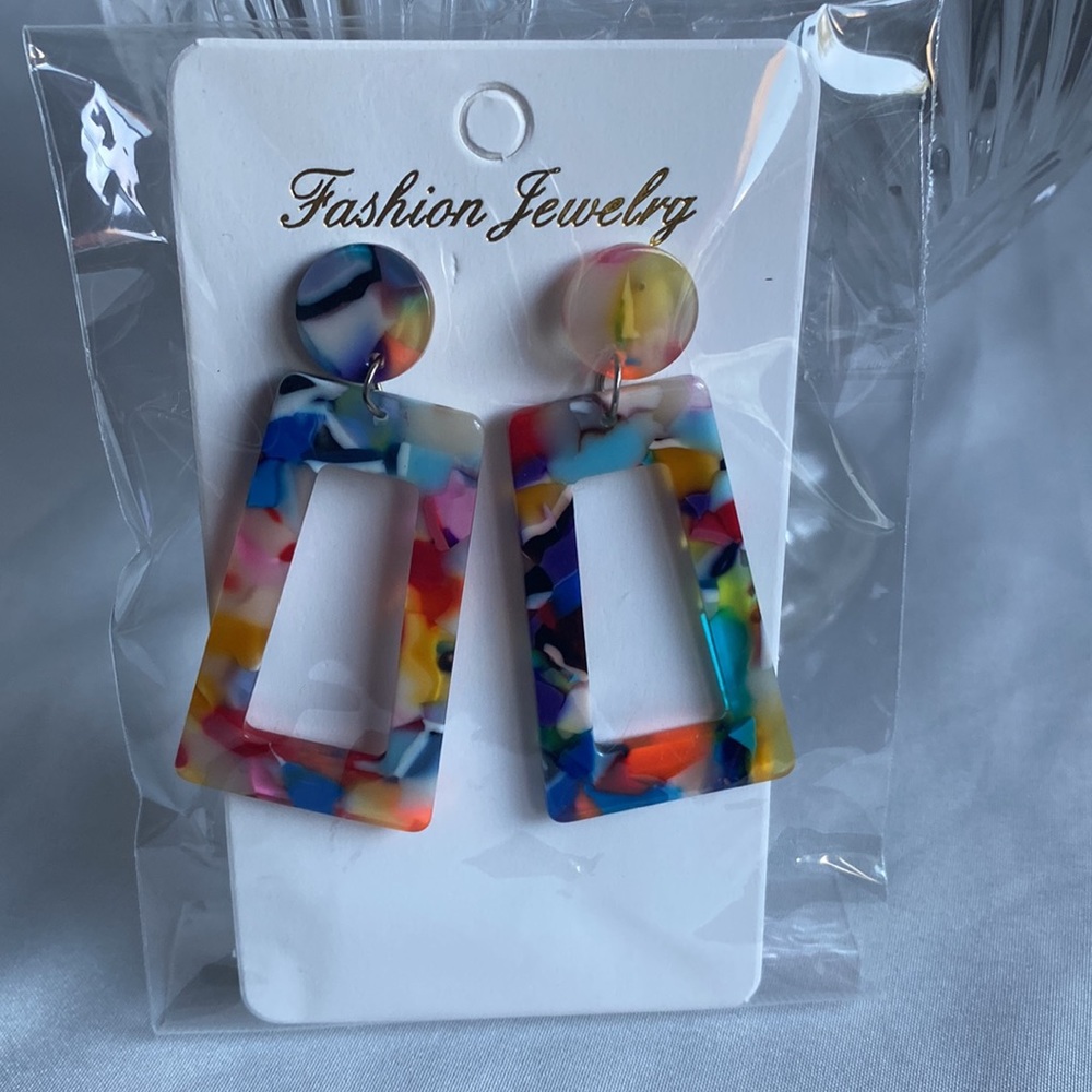 Unique pattern acrylic earring - Picture 3 of 4